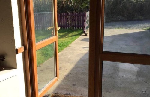 Killarney Cottage | Killarney Saoirse Cottage Sleeps 2 & pet Friendly