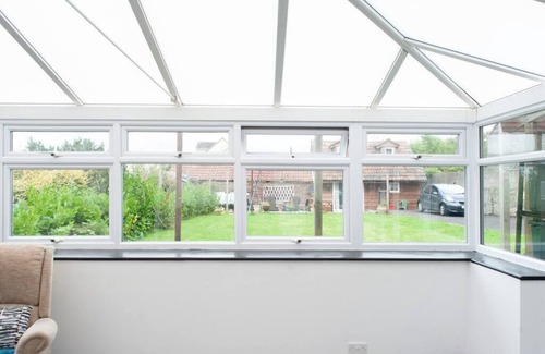 Coalpit Heath House | Kimberly Cottage charming 5 bedroom house with garden and parking