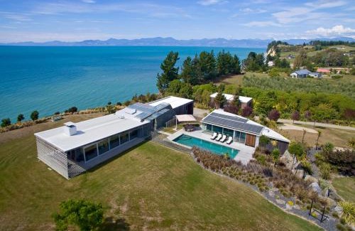 Tasman House | Kina Retreat - Luxury Nelson Getaway