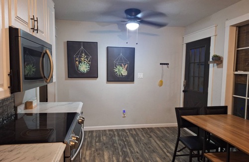 Willis House | Kind of a Lake House- Charming 2-bedroom on the canal; lake access, fishing