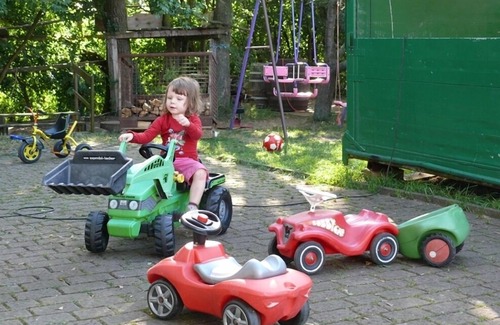 Hofheim in Unterfranken Apartment | Kinderfreundlicher Bio-Bauernhof mit Hofladen, vielen Tieren, Hunde willkommen (Erdgeschoss)