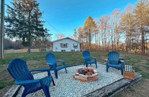 Bryson City Apartment | King Apt Suite w/Soaker Tub & Mountain Views