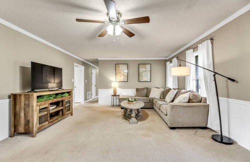 Winston - Salem House | King BD-Smart TVs, Outside City