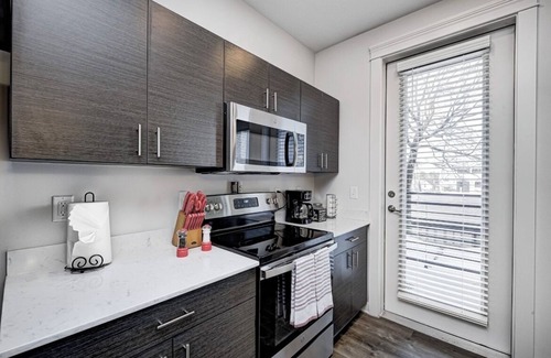 Indianapolis Apartment | KING BED- 1BED/1BATH- *IN THE HEART OF BROAD RIPPLE *