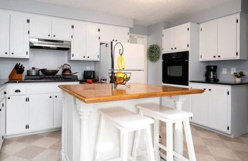 Richfield House | King Bed - 5 Min to MOA - 75 & 65' HDTV - Ping Pong