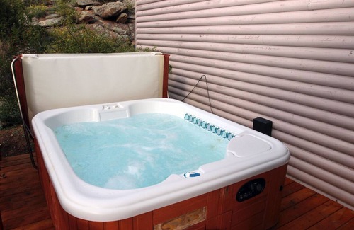 Estes Park Cabin | King Bed Duplex Cabin with Personal Hot Tub on Oversized Deck
