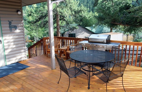 Estes Park Cabin | King Bed Duplex Cabin with Personal Hot Tub on Oversized Deck