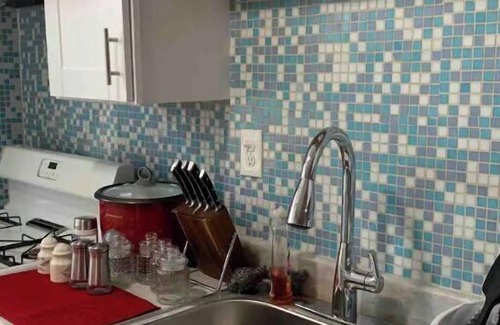 Foxcroft Square Apartment | King Bed & Free Parking in Rhawnhurst!