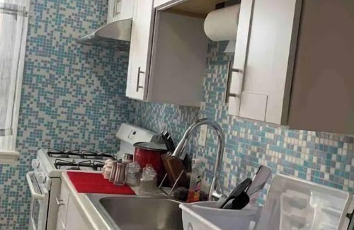 Foxcroft Square Apartment | King Bed & Free Parking in Rhawnhurst!