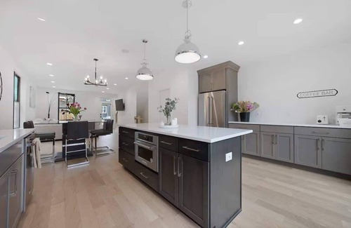 Italian Village House | King Bed– Free Parking- Short North- Convention