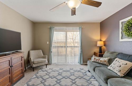 Manhattan House | King Bed, Garage and Free Parking, Scenic Deck KMN1213