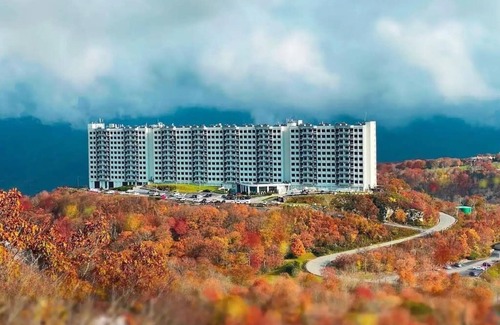 Sugar Mountain Condo | King bed, Gig-Speed Internet, Mountain View, Ski