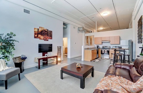 Otterbien Home Apartment | King Bed, Gym, Bike trail, Brewery on site!