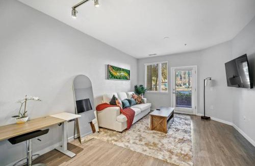 Redwood City Apartment | KING BED - Luxury 1 Bed 1 Bath By Stanford, SFO & Tech Giants in Menlo Park, CA