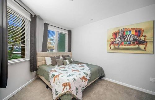 Redwood City Apartment | KING BED - Luxury 1 Bed 1 Bath By Stanford, SFO & Tech Giants in Menlo Park, CA