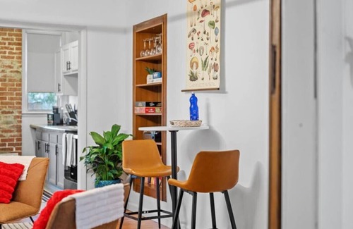 Lawrenceville Apartment | King Bed, Pet Friendly, Retro-Inspired!