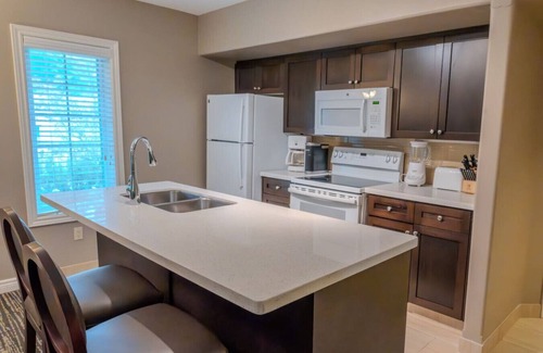 Oro-Medonte Apartment | King Bed+Pet Friendly+Hot Tub+Pool+BBQ