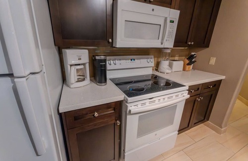 Oro-Medonte Apartment | King Bed+Pet Friendly+Hot Tub+Pool+BBQ