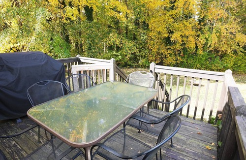 High Point House | King Bed, Pet Friendly, and Extended Stay 30+ Days Cozy Retreat