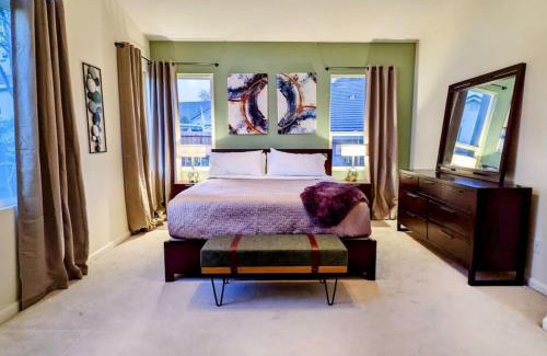 Roseville House | King Bed Quiet Home on Cul-de-Sac Hiking Trails