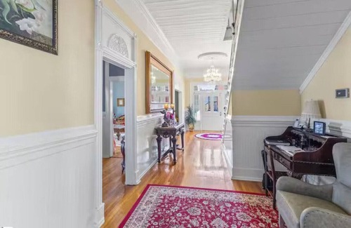 Anderson Apartment | King Bed Retreat | Anderson Home w/Yard & Events