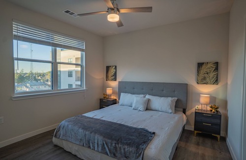 Spring Branch East Apartment | King Bed Suite Free Netflix/Parking
