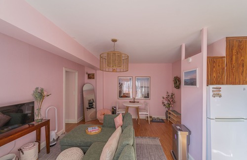 Waikiki Condo | King Bed Suite Luxury Row Waikiki Retreat
