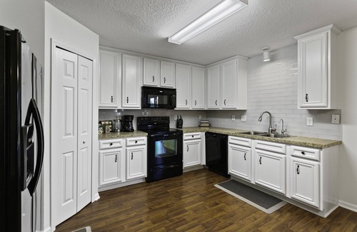 St. Johns House | King bed, Water Views, sleeps 8, TVs in every room, public pool.