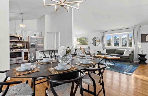 Seminary Hill House | King Beds <> A Spectacular and Peaceful Xcape