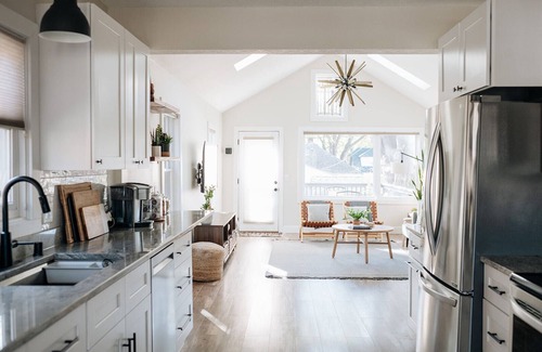 Midway House | King beds, central location, entire house. Perfect for family gathering!