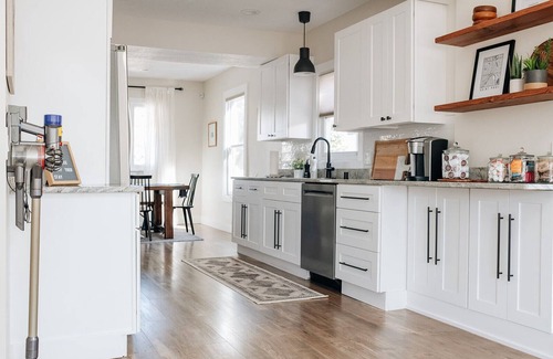 Midway House | King beds, central location, entire house. Perfect for family gathering!