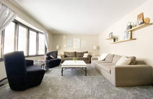Burnsville House | King Beds, Sleeps 11, *Entertainment Included!*