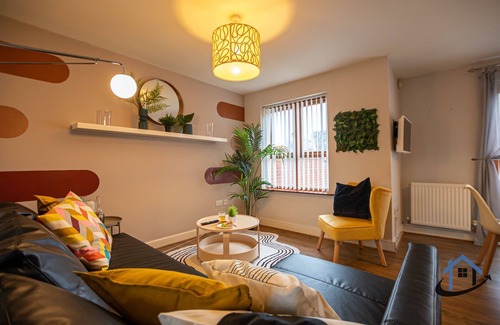 Northampton House | King beds workspace corporates parking sleeps 8n