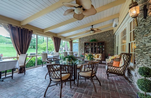 Paoli House | King Estate Suite w/His & Hers Bathrooms at Blueberry Hill Estate