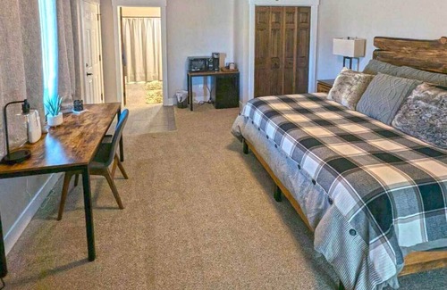 Tamarack Resort Apartment | King Guest Suite with Private Bath