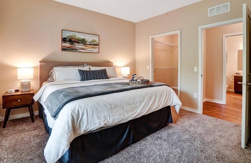 Westerville Apartment | King Hoover Hideaway | Pet-Friendly | W/D!