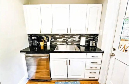 Dilworth Apartment | King of Park!