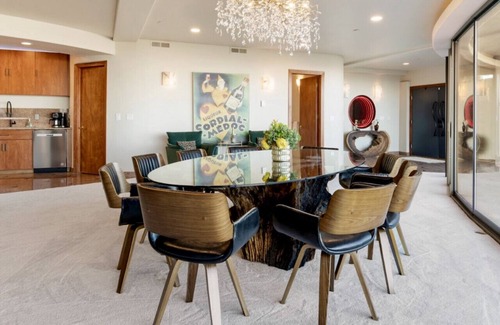 Cheyenne Canyon Apartment | King of the mountain sleeps 12 Luxe property