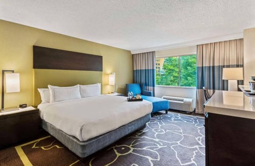 Third Ward House | King Room at a 4⭐️ Hotel