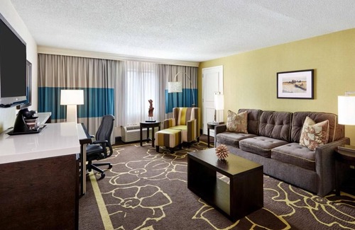 Third Ward House | King Room at a 4⭐️ Hotel