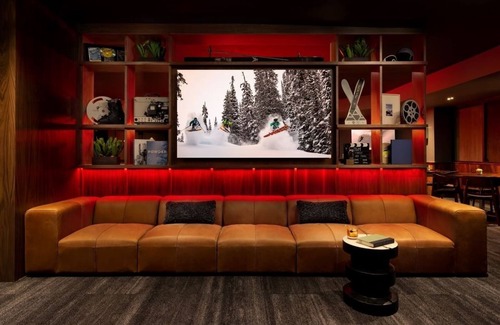 Crested Butte Hotel | King Room Splendor: Slopeside Views & Indoor Pool - Elevation Hotel & Spa