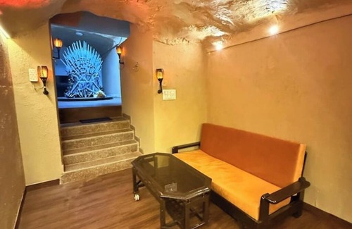 Govindpuri Apartment | King's landing - Game of thrones (Couple Friendly)