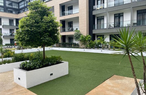 Cantonments Apartment | King Size Bed & 129 Mb Data Speed 1BR en suite with pool at Embassy Gardens, Cantonment, Accra