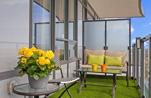 Pickering Apartment | King size Bed Deep Bath Tub Private Balcony Panoramic Views Quiet Building