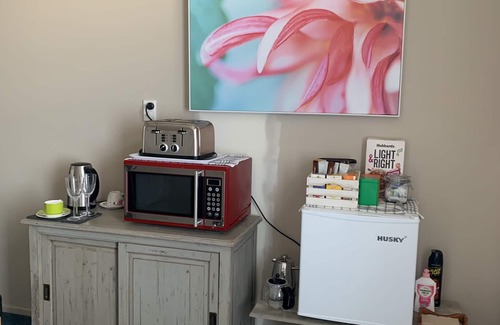 Cambridge Bed & Breakfast | King size bedroom with ensuite and separate entrance, covered off street parking