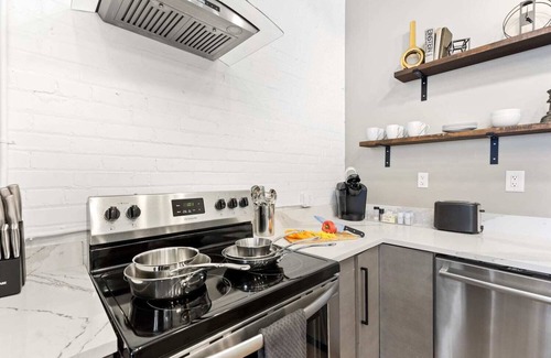 Shelby Park Apartment | KING Sleep10 5Bed 4BR 2BA Swepson ICON 102