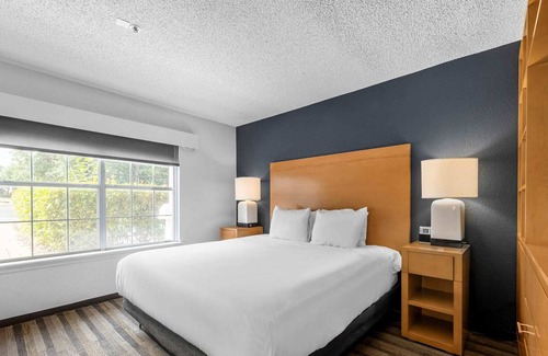 Gateway Apartment | King Studio - Pool! - Pet Friendly units!