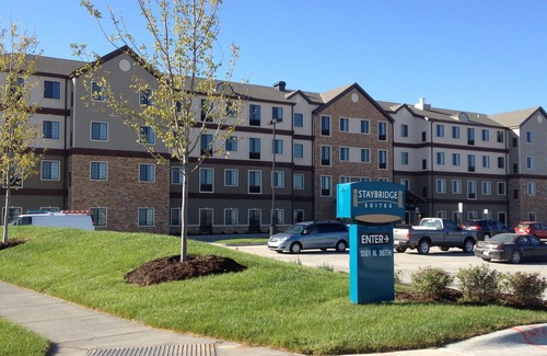 Lincoln Condo | King Suite, Breakfast, Pool, Near Univ of Nebraska
