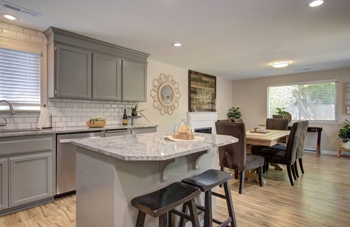 Vancouver House | King Suite family friendly house 15 mins to PDX