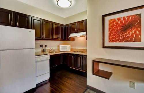 Middleton Condo | King Suite | Free Breakfast. Pool and Hot Tub